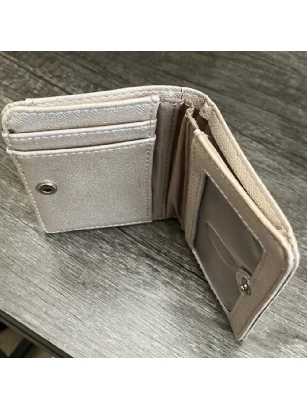 Metallic Compact Bifold Wallet w/ Snap closure, RDIF Blocking, Zipper coin purse - Picture 3 of 8